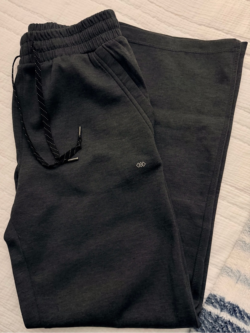 NWOT Women’s Leg3nd charcoal grey sweatpants
